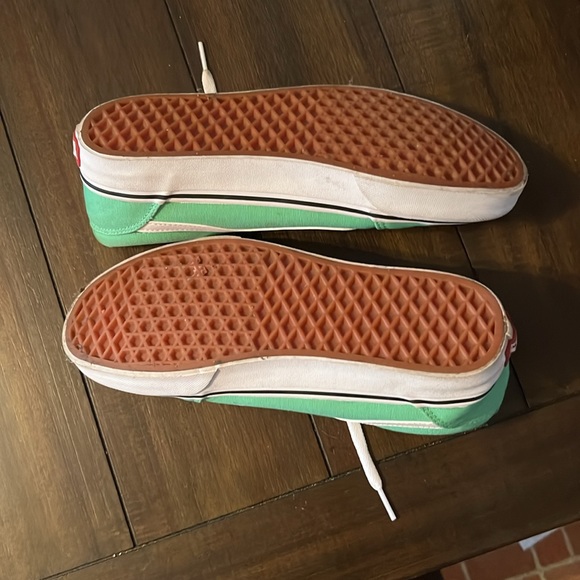 Vans - Picture 3 of 5